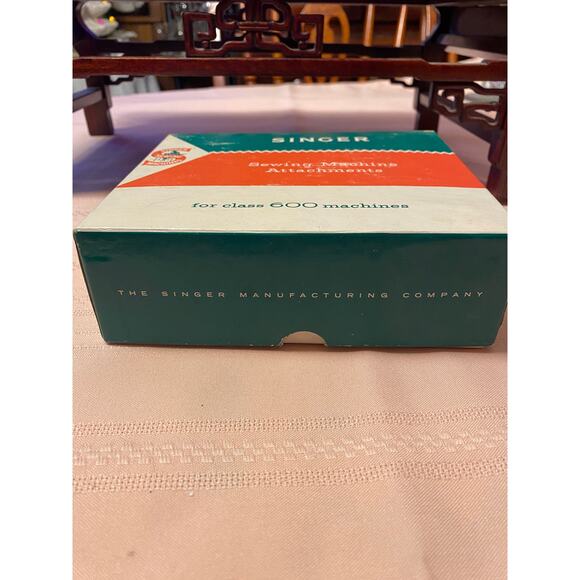 VTG Mixed Box Lot SINGER Sewing Machine Attachments for Class 600 machines - Picture 2 of 15